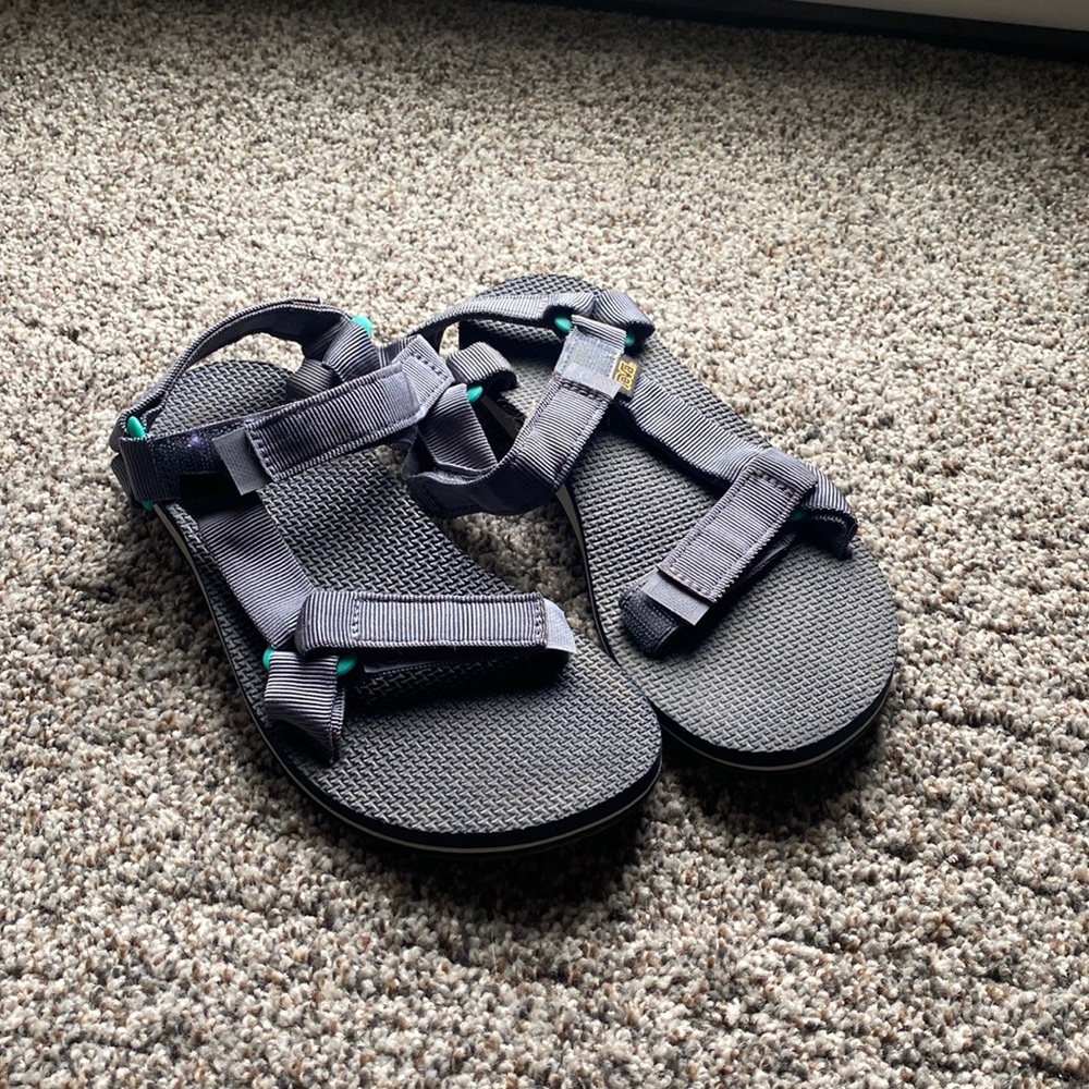 teva with toe strap